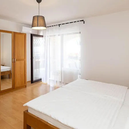 Apartament Lesic *